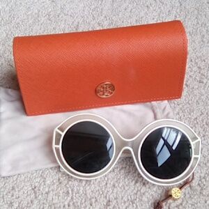 Tory Burch modern Sunglasses wCase